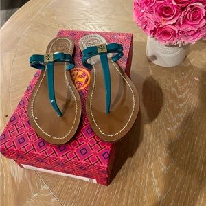 Tory Burch leighanne flat thong patent saffiano